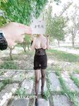 重磅推薦！淫盪肥臀人妻母狗【見過騷的 沒見過這么騷的】喜歡戶外露出，喜歡被很多男人操