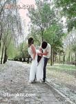 重磅推薦！淫盪肥臀人妻母狗【見過騷的 沒見過這么騷的】喜歡戶外露出，喜歡被很多男人操