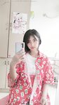 偷翻女同学手机相册里的所有自拍