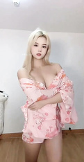 快手騷主播【小玲鐺】高顏值網紅小妹付費頭等艙騷舞 (14)